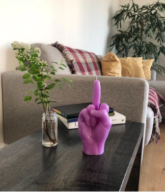 Käsitsi valmistatud küünal F*ck You Purple