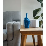 Stiilne sinine küünal interjööris 1
